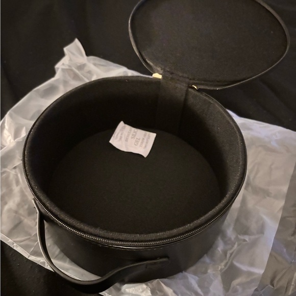 MAC Cosmetics Gold and Black Round Cosmetic Case - Picture 3 of 4